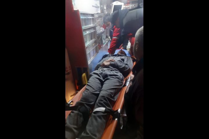 الاحتلال يعتدي بالضرب المبرح على شابين خلال اعتقالهما في الخليل