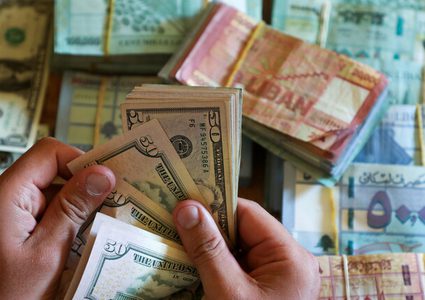 الليرة اللبنانية تسجل مستوى قياسيا من الانهيار أمام الدولار