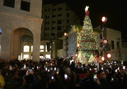 إضاءة شجرة الميلاد في مدينة روابي احتفالا بعيد الميلاد المجيد