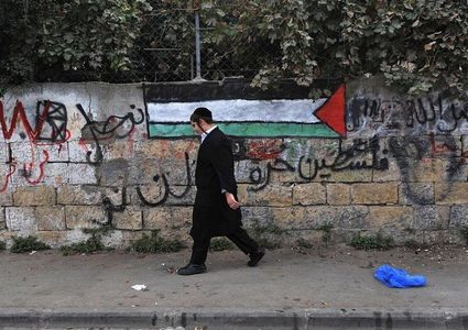 بهدف الاستيلاء: مستوطنون يسيجون قطعة أرض في الشيخ جراح بالقدس