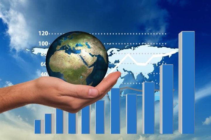 الاقتصاد العالمي في 2022.. "بشائر" و"محاذير" تلوح في الأفق