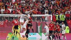 بنيران صديقة.. مصر تودع وتونس إلى نهائي كأس العرب