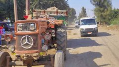 الاحتلال يستولي على جرار زراعي و "باجر" في مسافر يطا