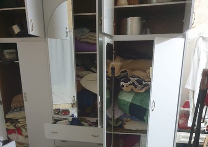 الاحتلال يداهم منزلين في أريحا ويسلم اسيرا محررا بلاغا