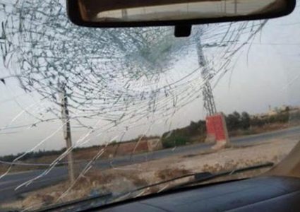 مستوطنون يرشقون مركبات المواطنين بالحجارة جنوب نابلس