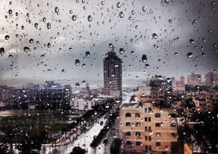 الطقس: أجواء غائمة وباردة و أمطار متفرقة على مختلف المناطق