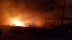 حريق ضخم بمصنع ومخزن للمواد البلاستيكية في قرية بيت عور التحتا