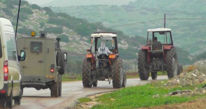 الاحتلال يحتجز جرارا زراعيا في الأغوار الشمالية