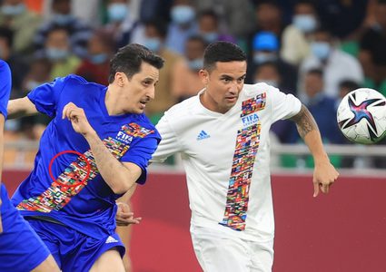 لاعب سعودي يحجب علم الاحتلال عن قميصه