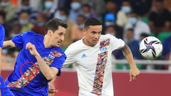 لاعب سعودي يحجب علم الاحتلال عن قميصه