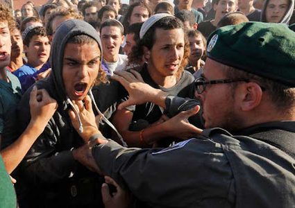 القوى تدعو للتصدي للمستوطنين وتفعيل لجان الحراسة وتصعيد المقاومة