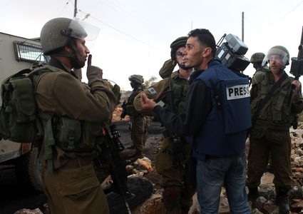 شرطة الاحتلال تستدعي صحفيين من الخليل للتحقيق