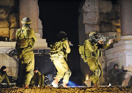 الاحتلال يعتقل مواطنين من رام الله ويقتحم عدة بلدات