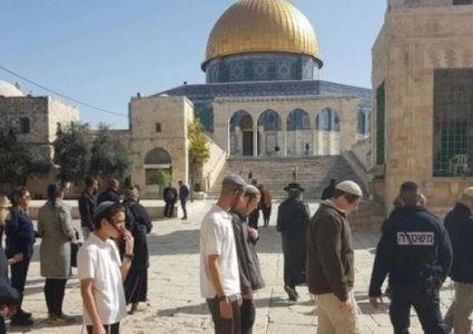 مستوطنون يقتحمون الأقصى