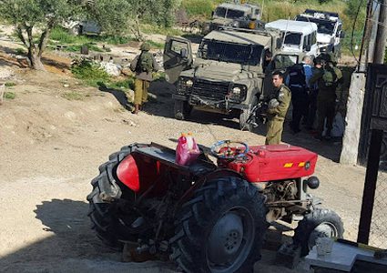 مستوطنون يستهدفون منزلا ومركبتين شرق قلقيلية