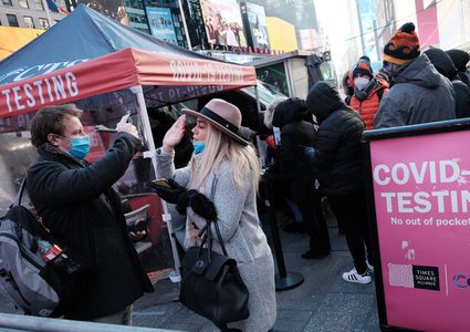 "أوميكرون" يرفع حالة التأهب حول العالم