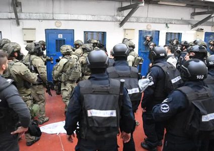 نادي الأسير: سجون الاحتلال في حالة توتر شديدة