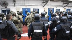 نادي الأسير: سجون الاحتلال في حالة توتر شديدة