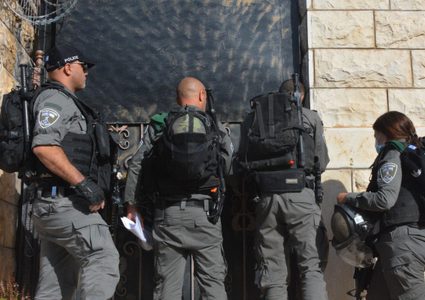 تصريح ادعاء: خطفوه وحاولوا إجباره على توقيع وثيقة بيع أرض