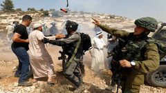 أبو سيف يفتتح المتحف المحظور على جبل الريسان المهدد بالمصادرة