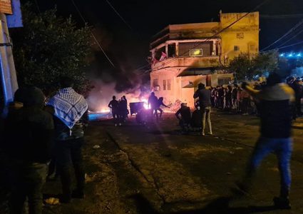 مئات المواطنين يتوافدون إلى برقة لمساندة الأهالي