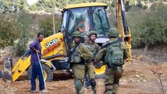 قوات الاحتلال تستولي على جرافة في بلدة اسكاكا شرق سلفيت