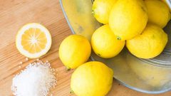 فوائد وضع الليمون والملح بجانب السرير في الشتاء