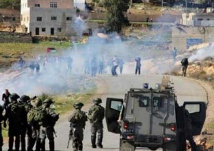 اندلاع مواجهات بين الطلبة وقوات الاحتلال في بلدة تقوع شرق بيت لحم