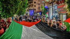 مسيرة بمخيم الجلزون إسنادا للقرى التي تتعرض لاعتداءات المستوطنين