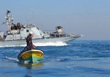 بحرية الاحتلال تستهدف الصيادين شمال قطاع غزة