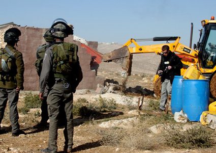 الاحتلال يهدم ثلاث غرف زراعية ويقتلع أشجارا جنوب قلقيلية