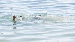 مصرع شاب غرقا في بحر خان يونس