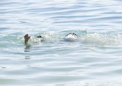 مصرع شاب غرقا في بحر خان يونس