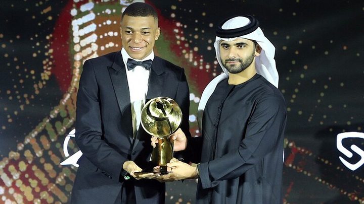 مبابي يتوج بجائزة "جلوب سوكر دبي" لأفضل لاعب في العالم لعام 2021
