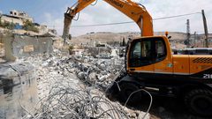 محافظة القدس: مجزرة الهدم في حزما جريمة تضاف إلى سجل الاحتلال