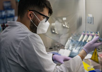 خطورة "أوميكرون" في أعراضه