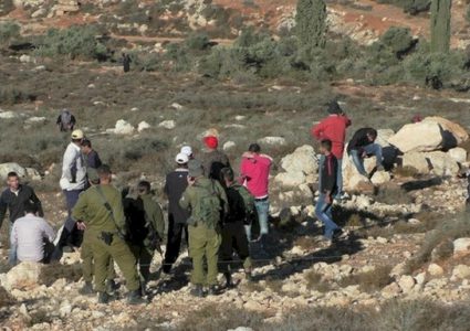 إصابات بالاختناق خلال اقتحام المستوطنين "رأس الجبل" غرب رام الله