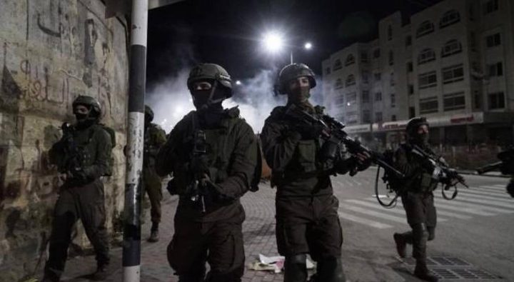 الاحتلال يعتقل اربعة مواطنين من الخليل
