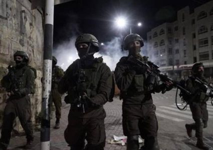 الاحتلال يعتقل اربعة مواطنين من الخليل