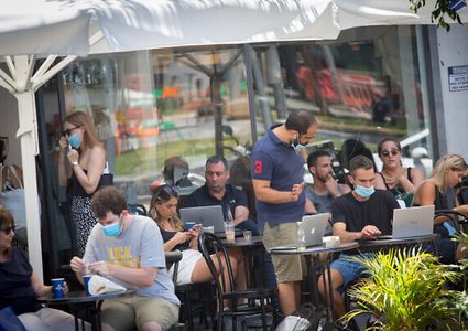 إسرائيل تسمح لـ 500 عامل فلسطيني آخر للعمل في المطاعم والمقاهي