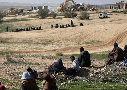 الاحتلل يجرف أراضي زراعية وتتلف محاصيل في النقب