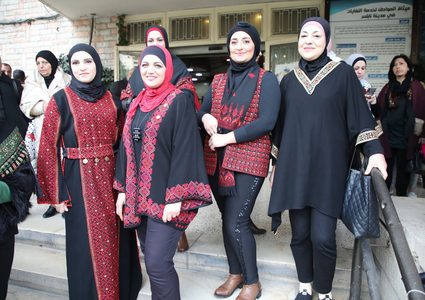 موظفات بلدية نابلس يشاركن في فعالية ارتداء الزي التراثي.. وذلك تعبيرا عن التمسك بالتراث الفلسطيني الأصيل.. ورفضا لمحاولة سرقته من قبل الاحتلال الإسرائيلي