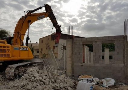 هدم منزل في جبل المكبر واندلاع مواجهات بين الشبان والاحتلال