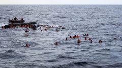 مقتل شخصين وإنقاذ 24 شخصا إثر غرق قارب مهاجرين في سواحل إزمير