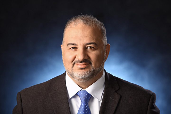 تأكيدًا لتفاهمات عباس: الشرطة والآليات تنسحب من الرويس بالنقب