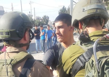 الاحتلال يعتدي على الهيئة التدريسية في مدرسة تقوع بالضرب