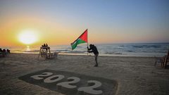 استقبال العام الجديد 2022 على طريقة أهل غزة ومن شواطئها