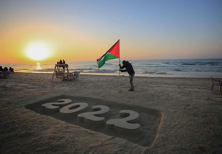 استقبال العام الجديد 2022 على طريقة أهل غزة ومن شواطئها