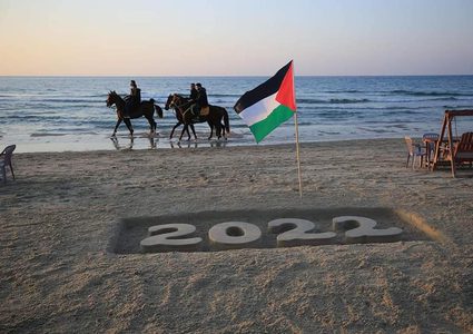 استقبال العام الجديد 2022 على طريقة أهل غزة ومن شواطئها
