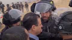 شرطة الاحتلال تعتدي على مواطنين تصدوا لعمليات تجريف أراض في النقب